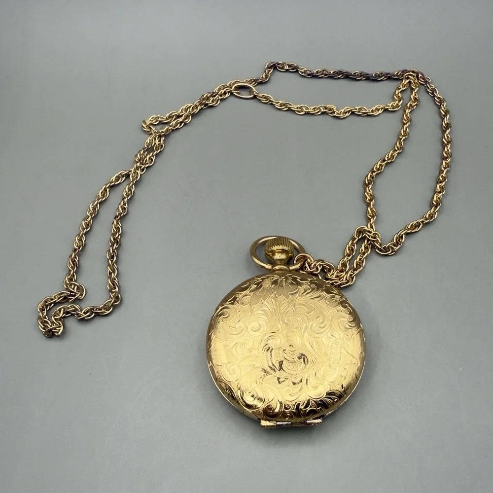 Estee Lauder Pocket Watch Compact Necklace Gold Tone Floral Scroll Face Powder